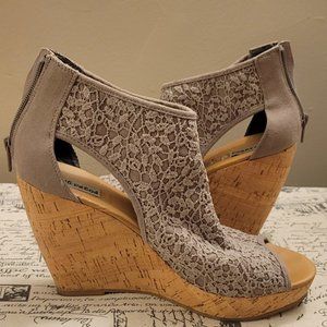 Woman's 9.5 Wedge Heel Sandals